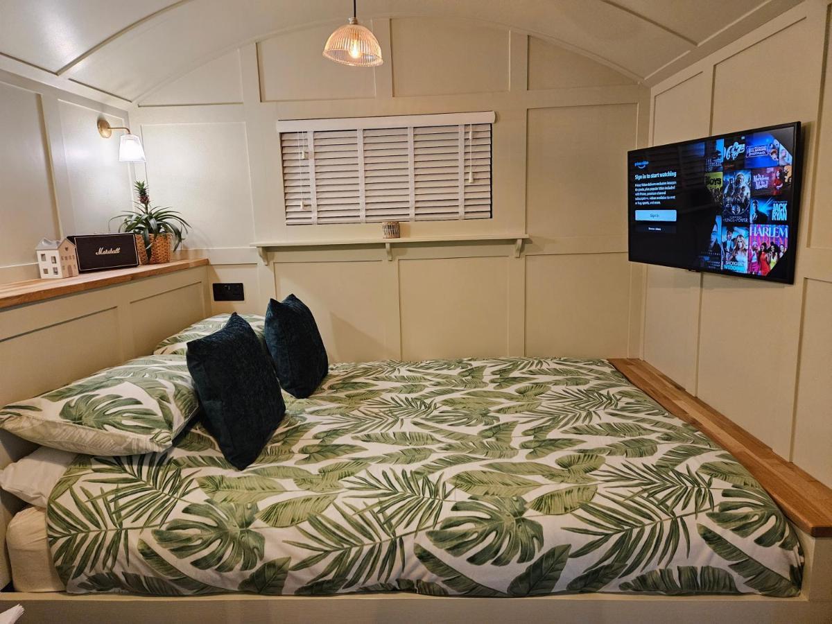 Gatwick Hideaway Hut Ξενοδοχείο Charlwood Εξωτερικό φωτογραφία