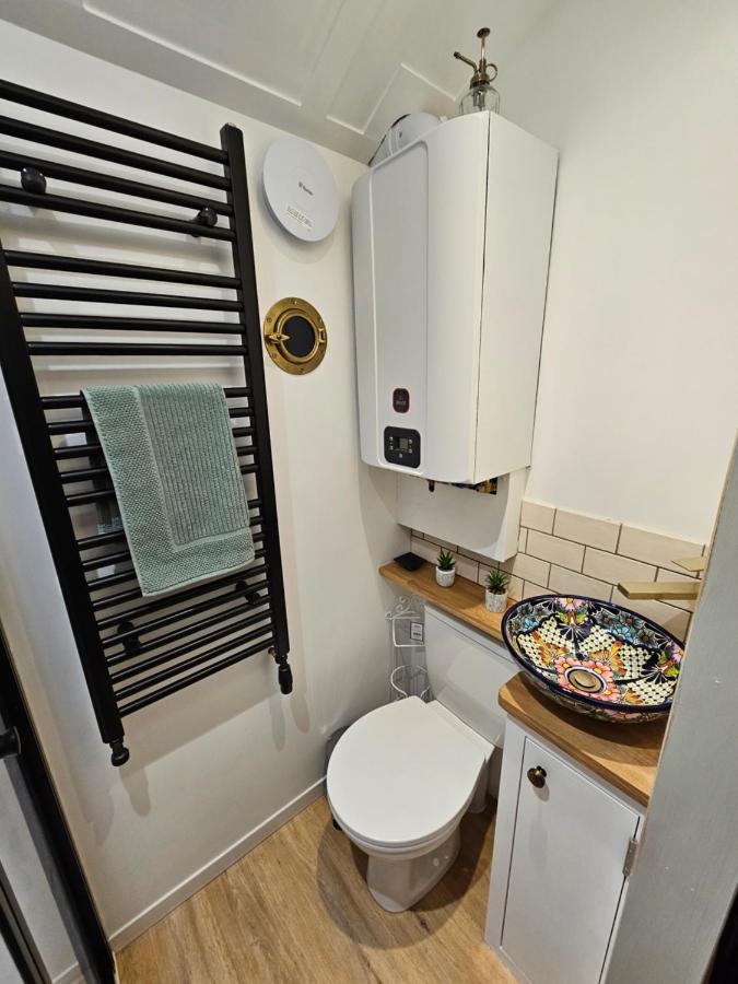 Gatwick Hideaway Hut Ξενοδοχείο Charlwood Εξωτερικό φωτογραφία